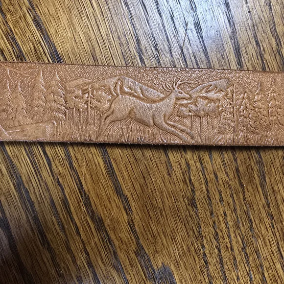 Vintage Western Genuine Leather Tooled Belt Deer Forest Scene Made USA Hunting - Picture 4 of 13